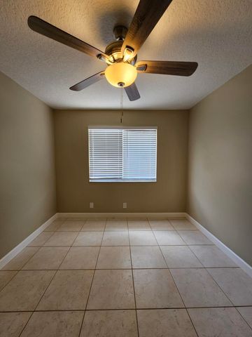 4876 ORLEANS Court A, Haverhill, FL 33415