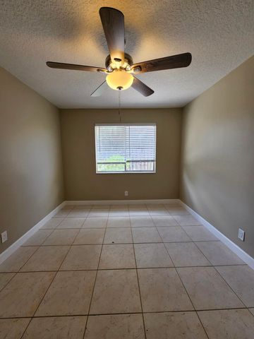 4876 ORLEANS Court A, Haverhill, FL 33415