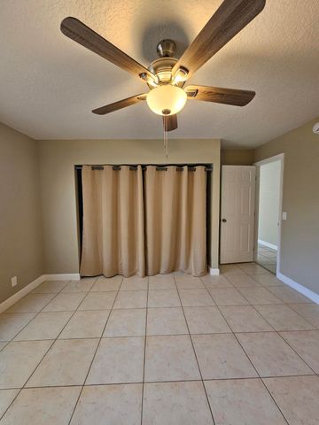 4876 ORLEANS Court A, Haverhill, FL 33415