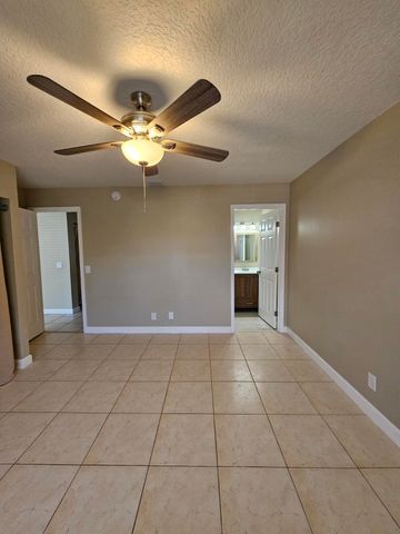 4876 ORLEANS Court A, Haverhill, FL 33415