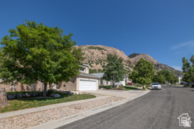 1250 N LEWIS PEAK DR, Ogden, UT 84404