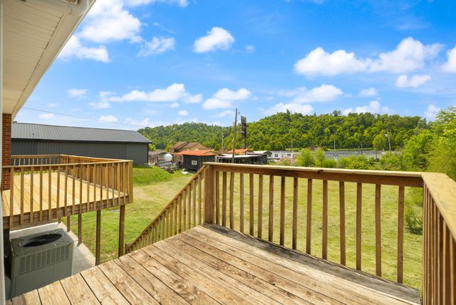 1176 Parkway Drive, Salyersville, KY 41465