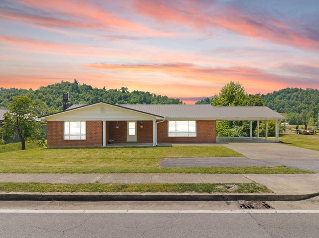 1176 Parkway Drive, Salyersville, KY 41465