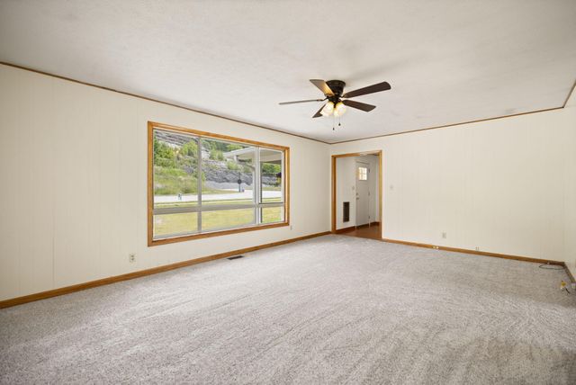 1176 Parkway Drive, Salyersville, KY 41465