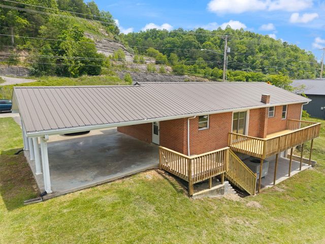 1176 Parkway Drive, Salyersville, KY 41465