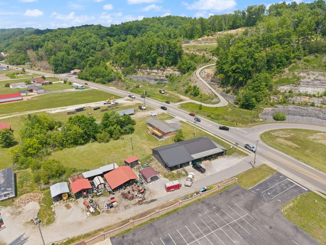 1176 Parkway Drive, Salyersville, KY 41465