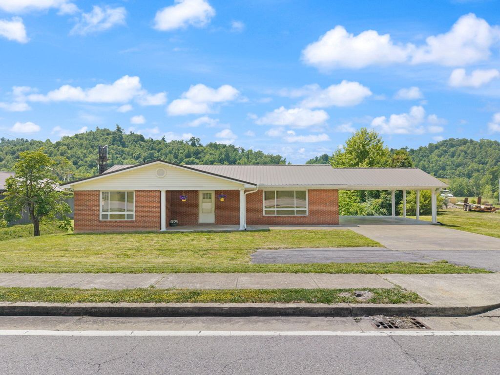 1176 Parkway Drive, Salyersville, KY 41465