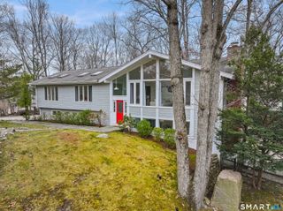 25 Riverbank Drive, Stamford, CT 06903