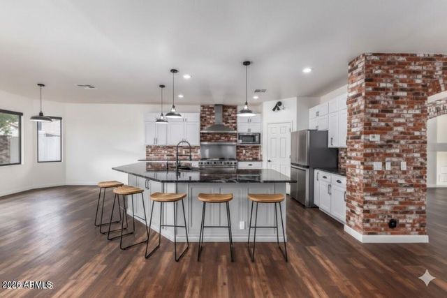 18609 W ONYX Avenue, Waddell, AZ 85355