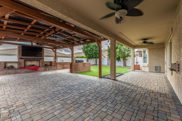 18609 W ONYX Avenue, Waddell, AZ 85355