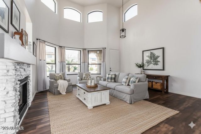 18609 W ONYX Avenue, Waddell, AZ 85355