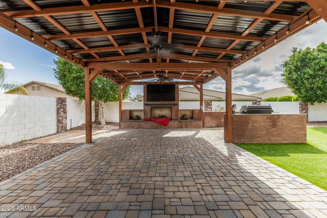 18609 W ONYX Avenue, Waddell, AZ 85355