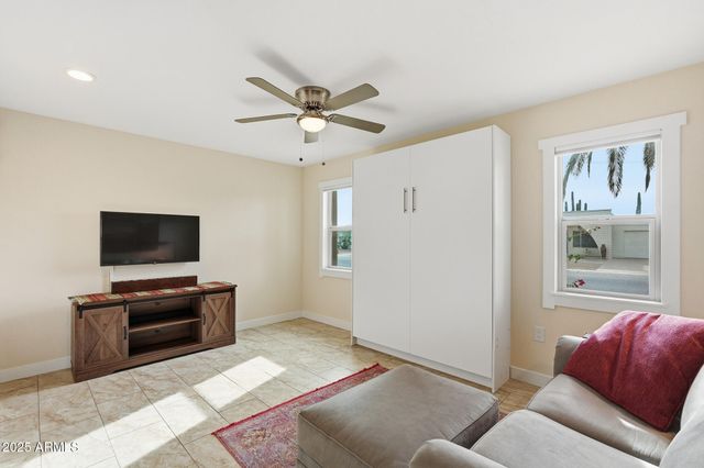 11022 W CRESTBROOK Drive, Sun City, AZ 85351