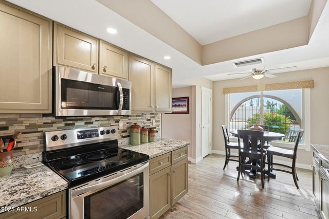 11022 W CRESTBROOK Drive, Sun City, AZ 85351