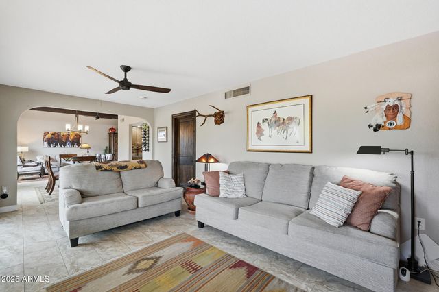 11022 W CRESTBROOK Drive, Sun City, AZ 85351