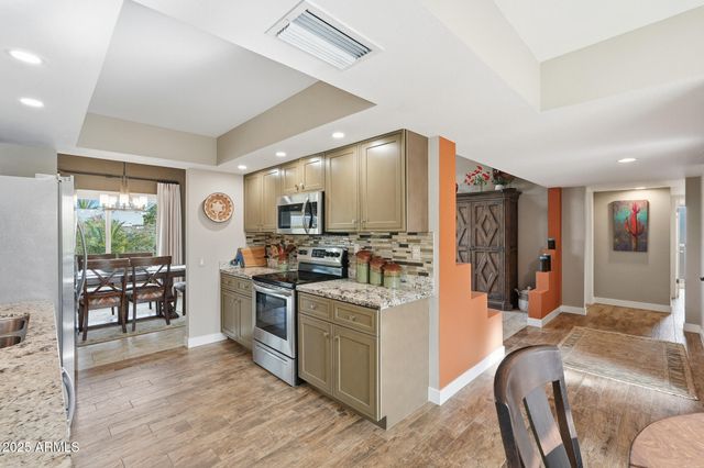 11022 W CRESTBROOK Drive, Sun City, AZ 85351