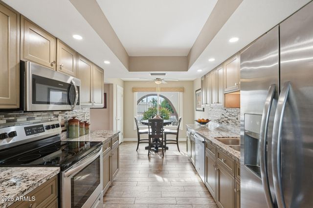 11022 W CRESTBROOK Drive, Sun City, AZ 85351