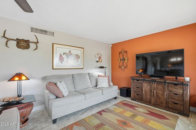 11022 W CRESTBROOK Drive, Sun City, AZ 85351