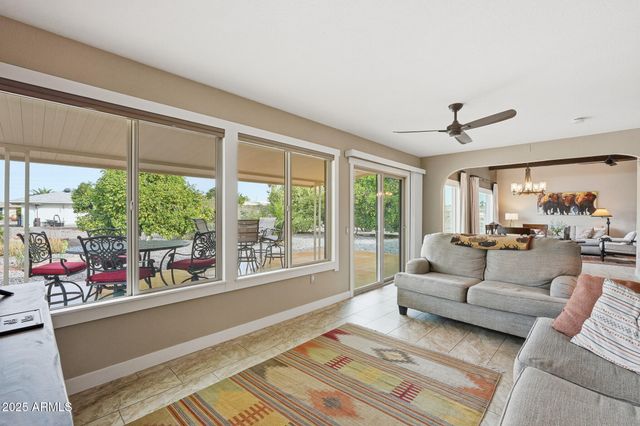 11022 W CRESTBROOK Drive, Sun City, AZ 85351