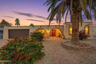 11022 W CRESTBROOK Drive, Sun City, AZ 85351