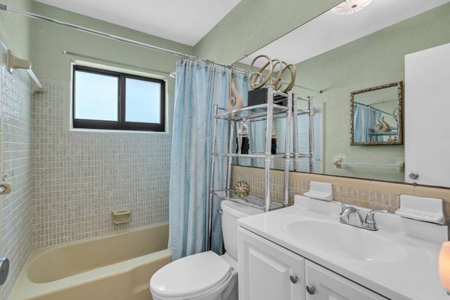 4159 NW 52nd Avenue, Lauderdale Lakes, FL 33319