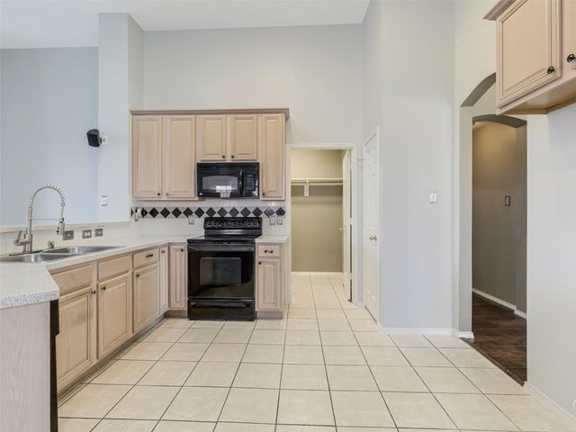 5653 Westwood Lane, The Colony, TX 75056