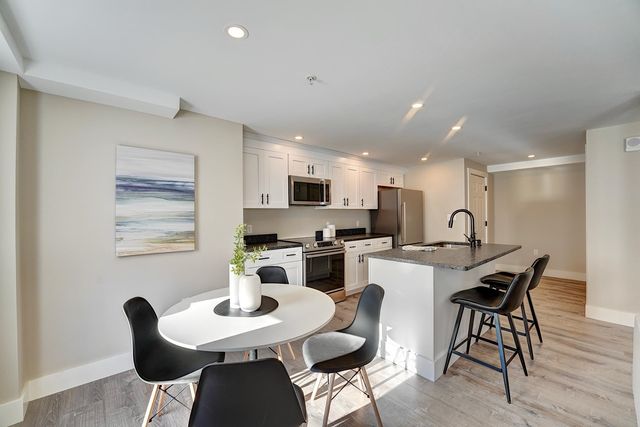 621 Islington St Ste B, Portsmouth, NH 03801