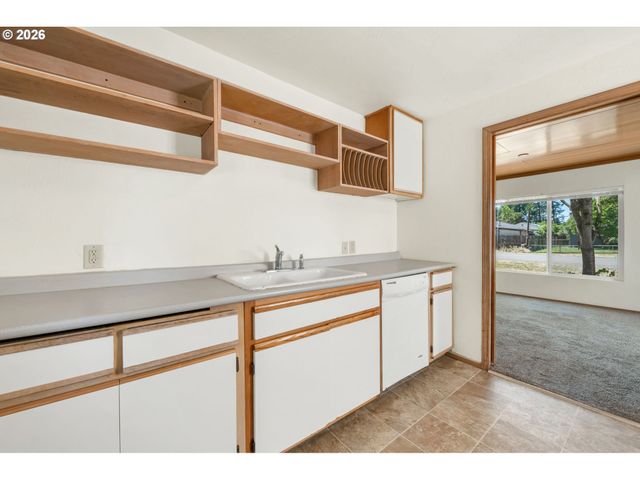 2025 DEVOS St, Eugene, OR 97402