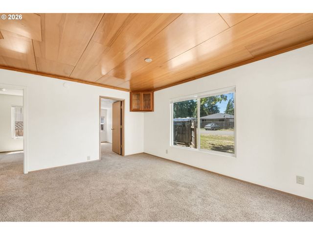 2025 DEVOS St, Eugene, OR 97402