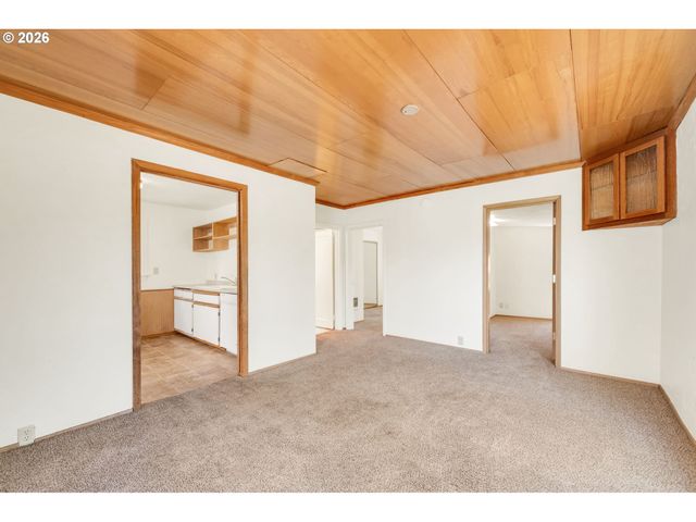 2025 DEVOS St, Eugene, OR 97402