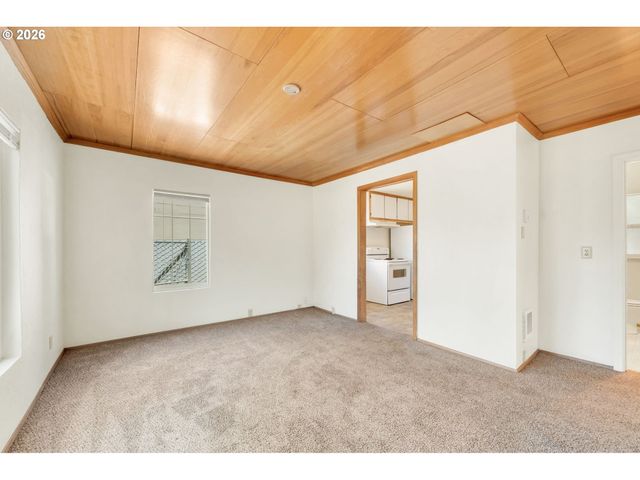 2025 DEVOS St, Eugene, OR 97402