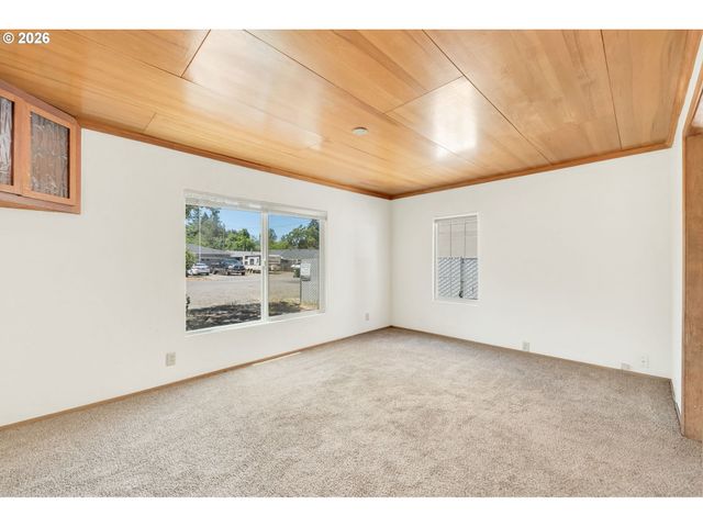 2025 DEVOS St, Eugene, OR 97402
