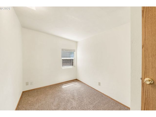 2025 DEVOS St, Eugene, OR 97402