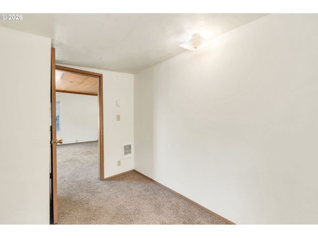 2025 DEVOS St, Eugene, OR 97402