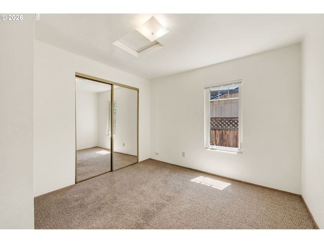 2025 DEVOS St, Eugene, OR 97402