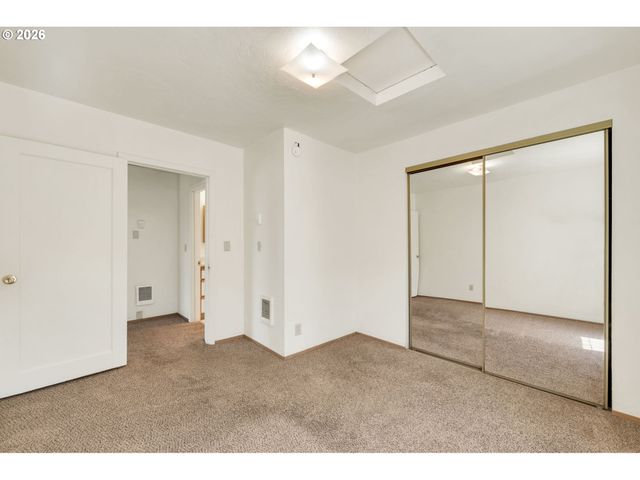 2025 DEVOS St, Eugene, OR 97402