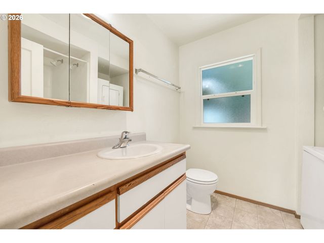 2025 DEVOS St, Eugene, OR 97402