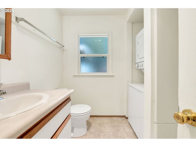 2025 DEVOS St, Eugene, OR 97402