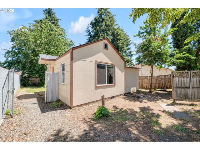 2025 DEVOS St, Eugene, OR 97402