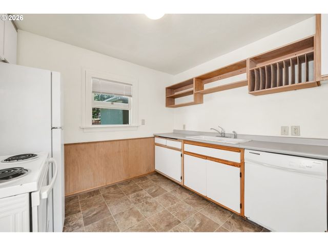 2025 DEVOS St, Eugene, OR 97402
