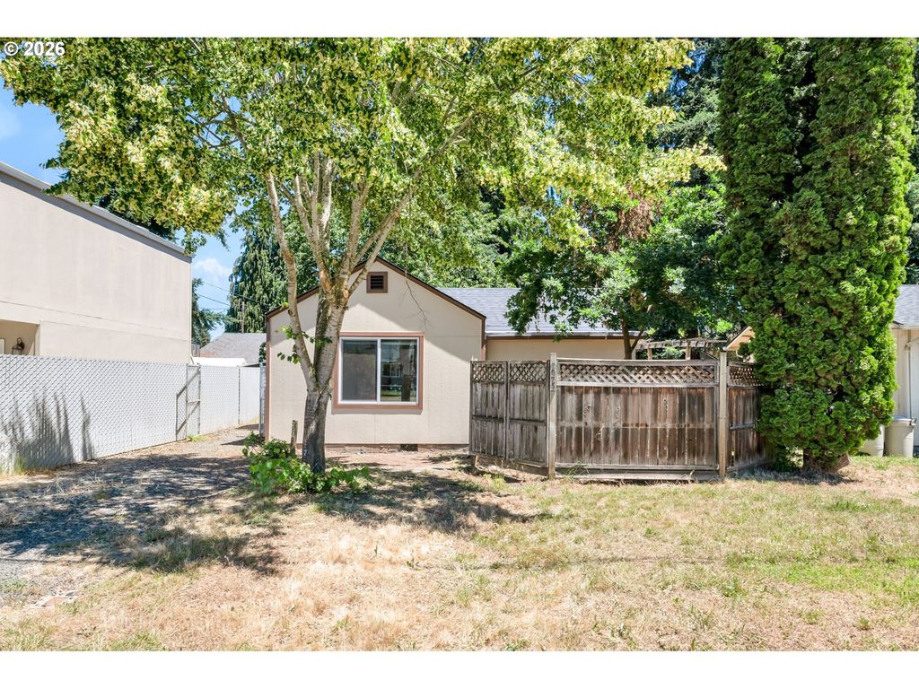 2025 DEVOS St, Eugene, OR 97402