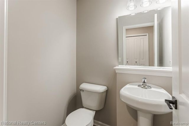 25025 Fairgrove Street, Woodhaven, MI 48183