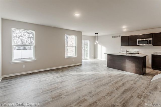 25025 Fairgrove Street, Woodhaven, MI 48183