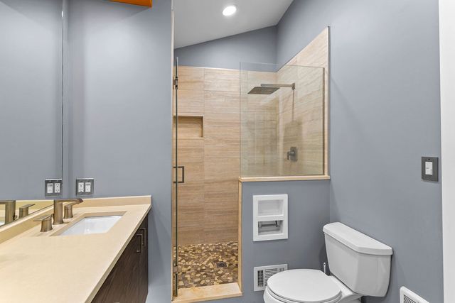 2100 59th Streets, Downers Grove, IL 60516