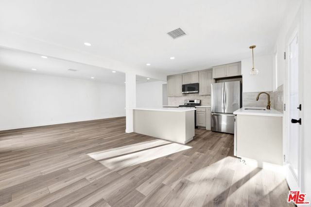 1213 Thompson Avenue, Glendale, CA 91201