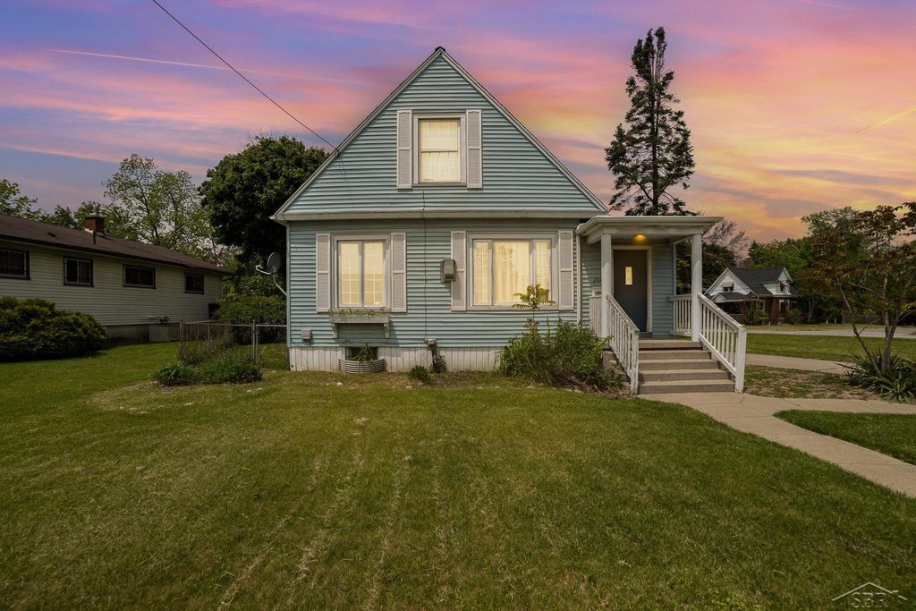 2015 S Washington Street, Saginaw, MI 48601