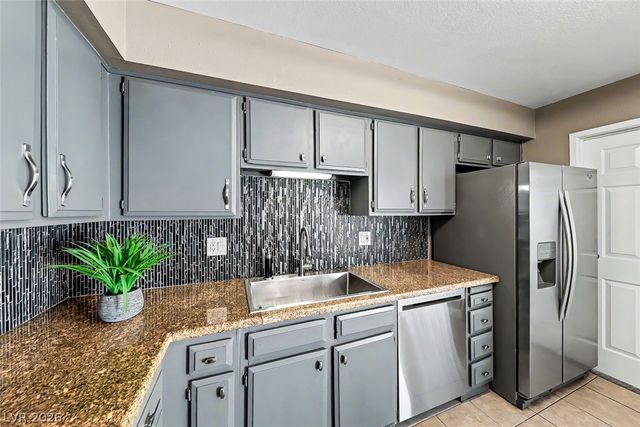 572 Willow Green Drive, Las Vegas, NV 89169