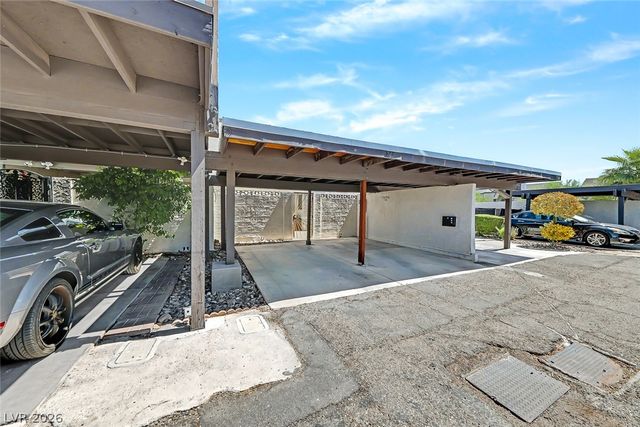 572 Willow Green Drive, Las Vegas, NV 89169