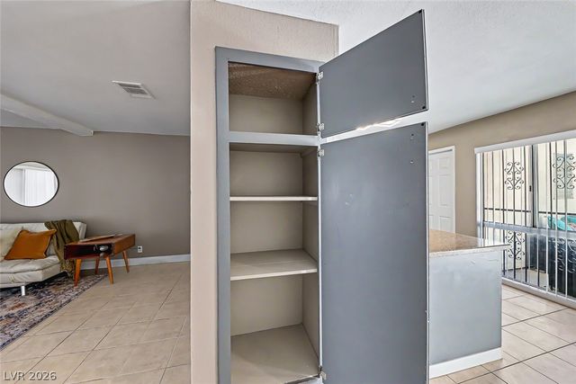 572 Willow Green Drive, Las Vegas, NV 89169