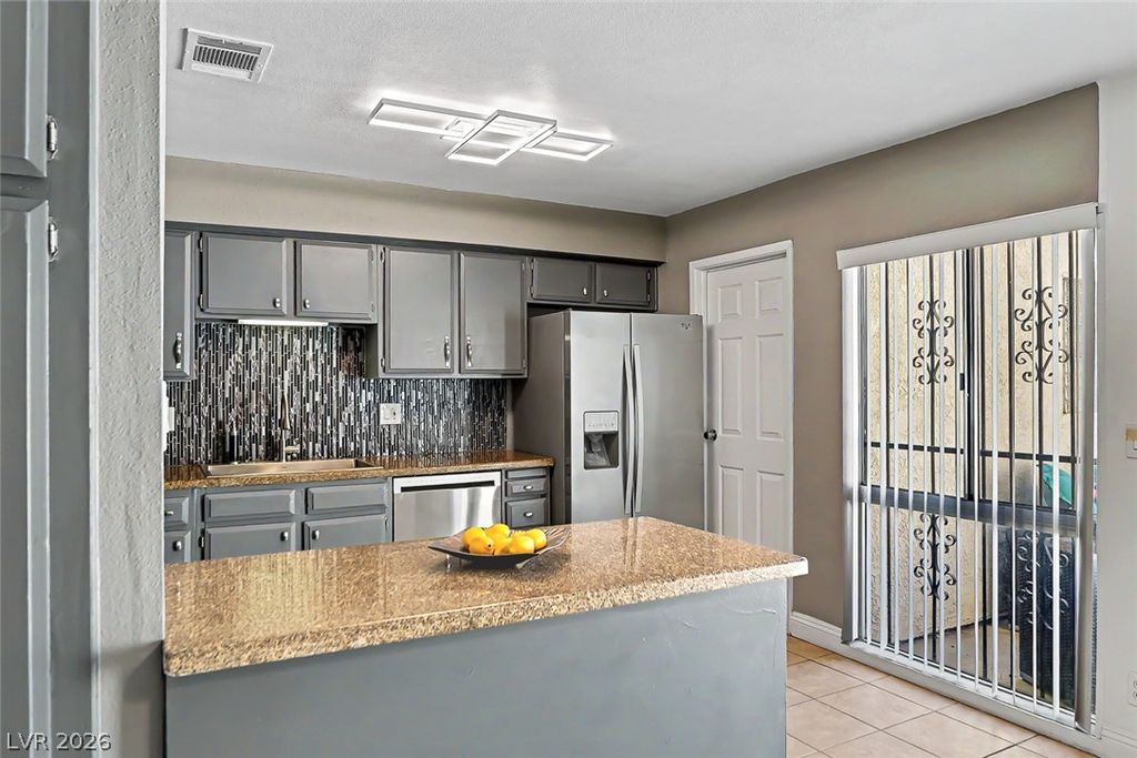 572 Willow Green Drive, Las Vegas, NV 89169 — photo 4
